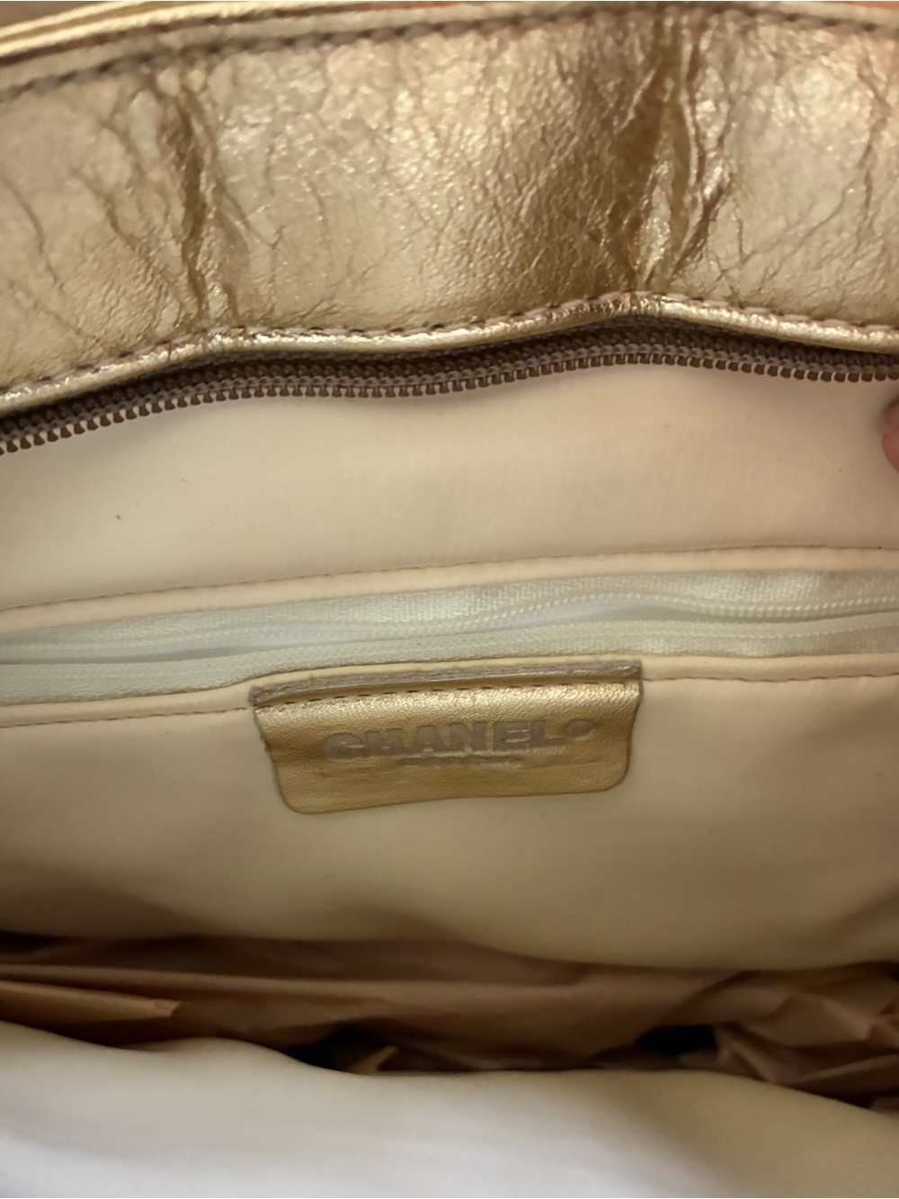 Vintage FAUX CC Metallic Gold Shoulder Bag with Gold Chain - Picture 7 of 7
